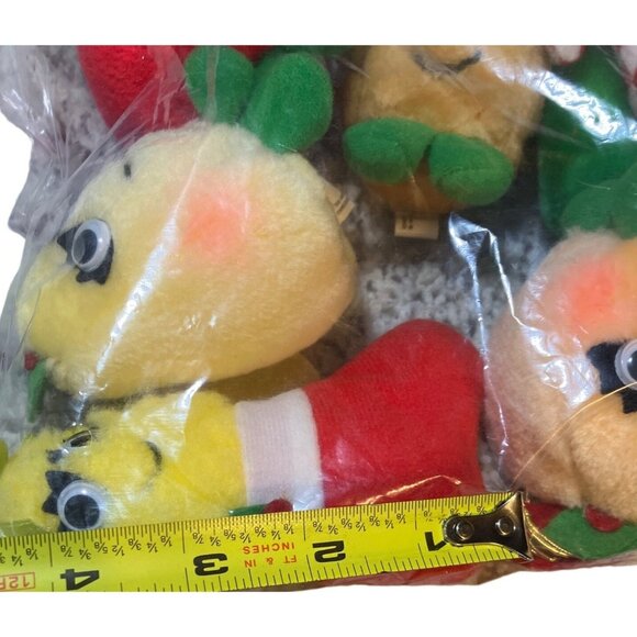 Del Monte YUMKINS Christmas Ornaments Set of 6 Fruits & Vegetables 1991 - Picture 13 of 13